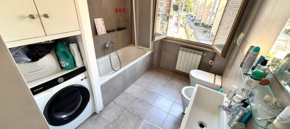 3 rooms Apartment in Rome, Italy No. 285596 10