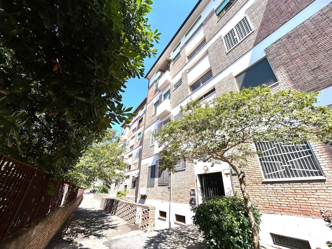 3 rooms Apartment in Rome, Italy No. 285596