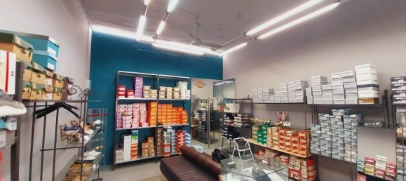 58m² Commercial property in Montelupo Fiorentino, Italy No. 213346 3