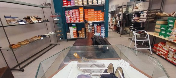 58m² Commercial property in Montelupo Fiorentino, Italy No. 213346 7