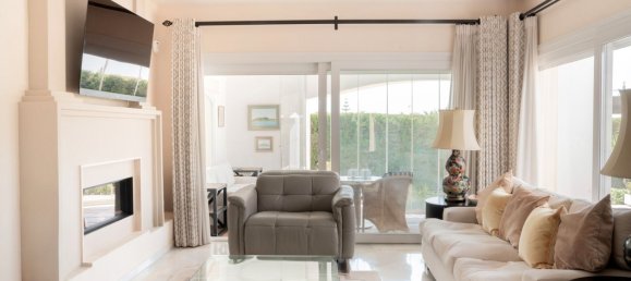 3 bedrooms House in Estepona, Spain No. 135087 3