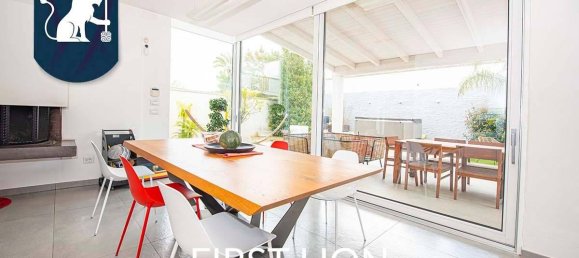 Вилла с 5 комнатами в Лечче, Италия № 24584 4