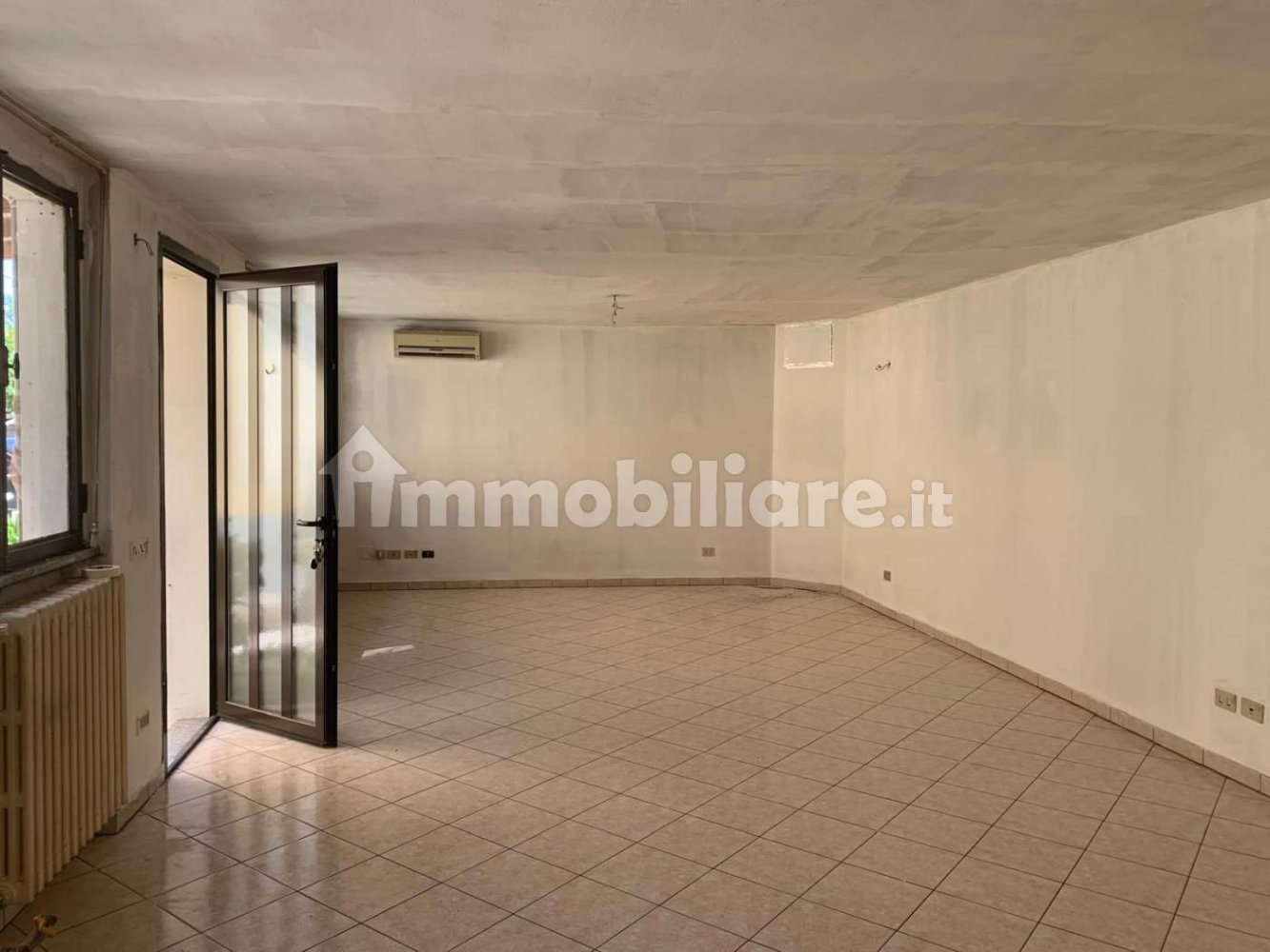 Склад 90м² в Арлуно, Италия № 317707