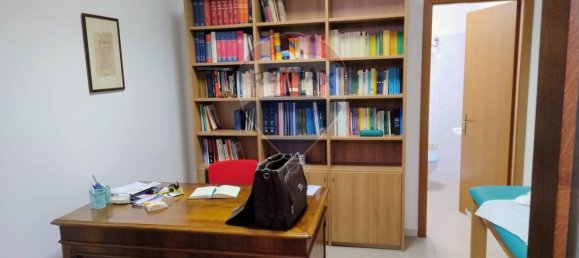 5-salle Bureau à Fabriano, Italy No. 317021 9