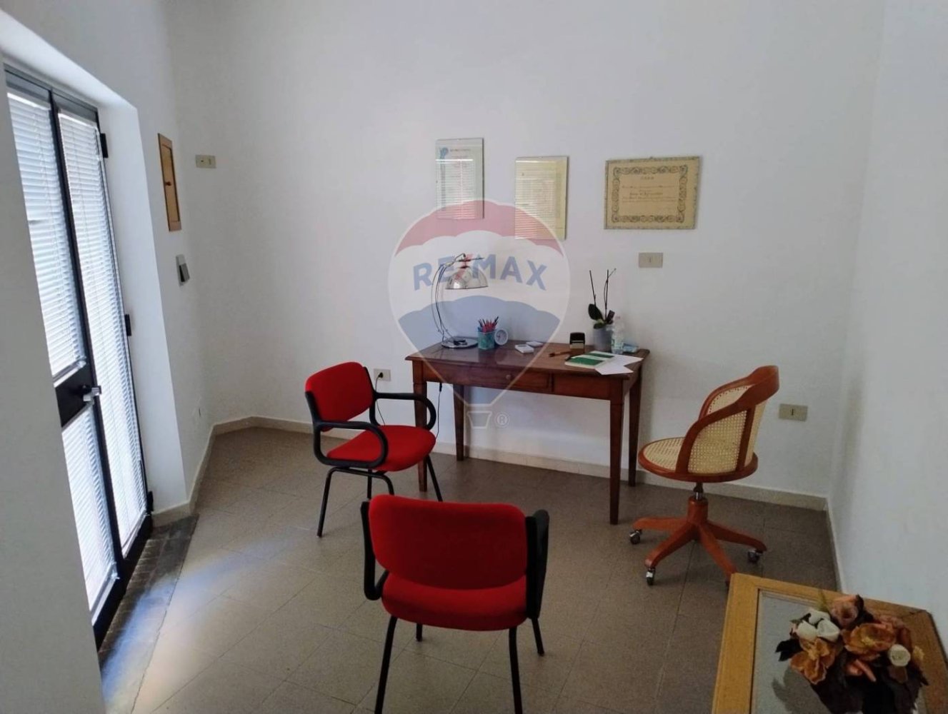 5-salle Bureau à Fabriano, Italy No. 317021