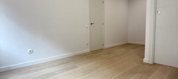 3 bedrooms Apartment in Eixample, Spain No. 142607 8