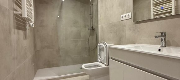 3 bedrooms Apartment in Eixample, Spain No. 142607 3