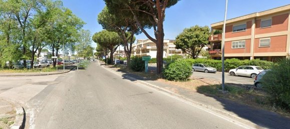 135m² Commercial property in Terracina, Italy No. 220858 2