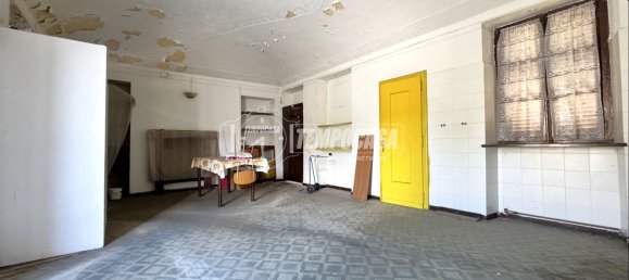 6 rooms Apartment in Biella, Italy No. 258117 7