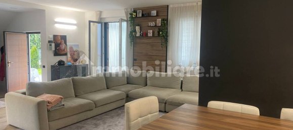 3 bedrooms Villa in Cambiago, Italy No. 61190 5