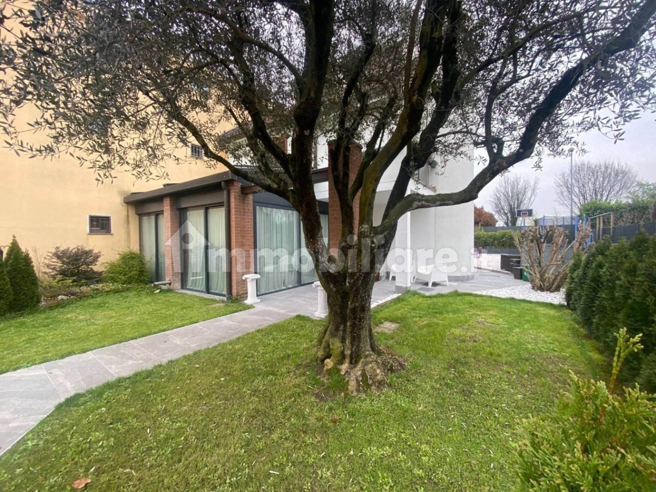 3 bedrooms Villa in Cambiago, Italy No. 61190