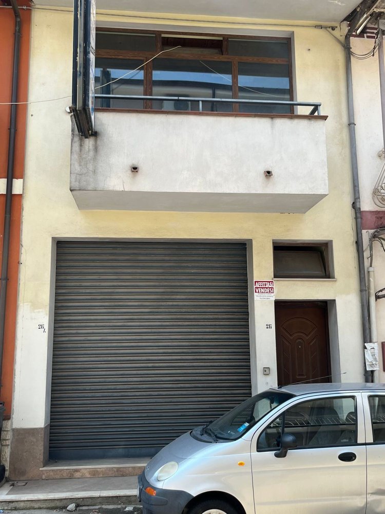 Коммерческая недвижимость 220м² в Полистена, Италия № 254647