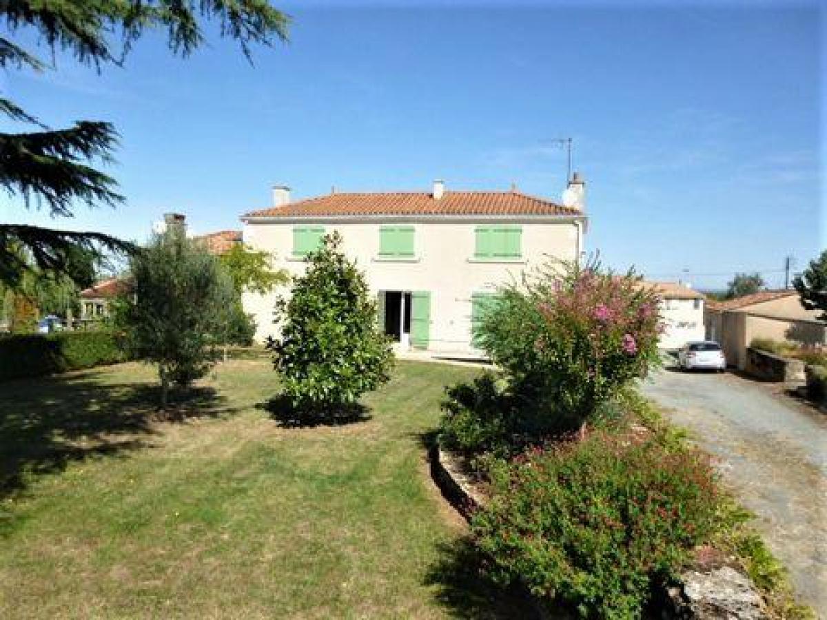 Casa de 4 dormitorios en Chantonnay, France No. 24985