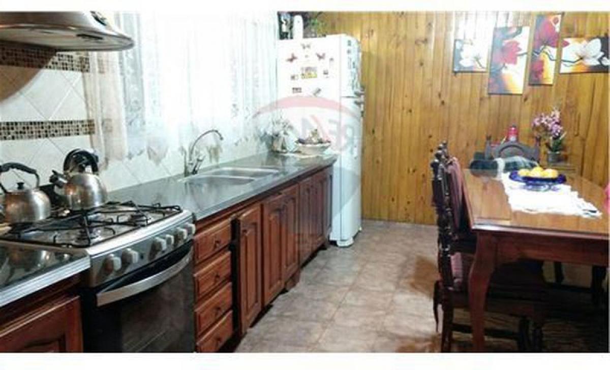 3 bedrooms House in Ezeiza, Argentina No. 11231