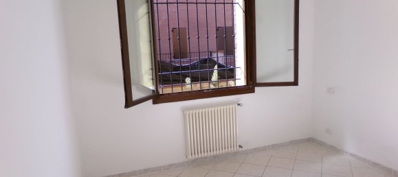 4 bedrooms Apartment in Vigarano Mainarda, Italy No. 343102 17