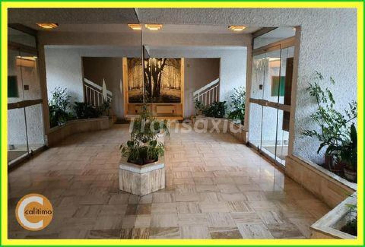 5 bedrooms Condo in Bourges, France No. 14916