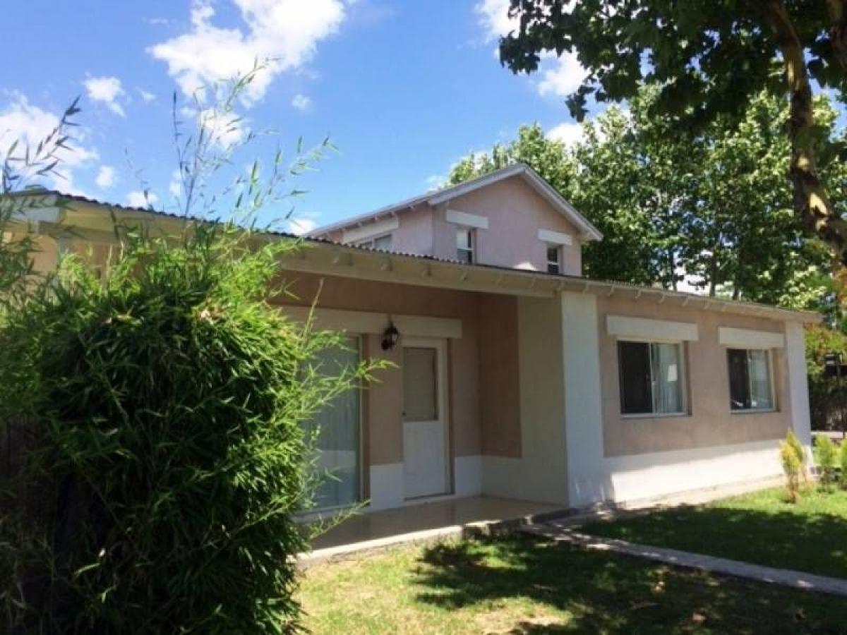 Casa de 3 dormitorios en Tigre, Argentina No. 99599