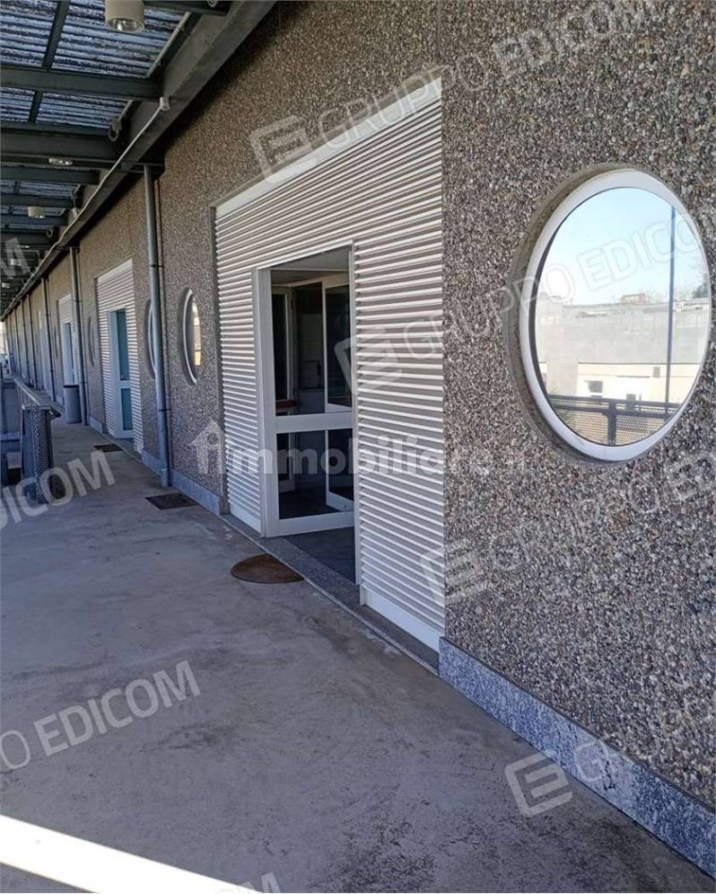 1 room Commercial property in Legnano, Italy No. 288931
