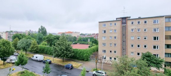 2 rooms Apartment in Schoneberg, Germany No. 12863 4