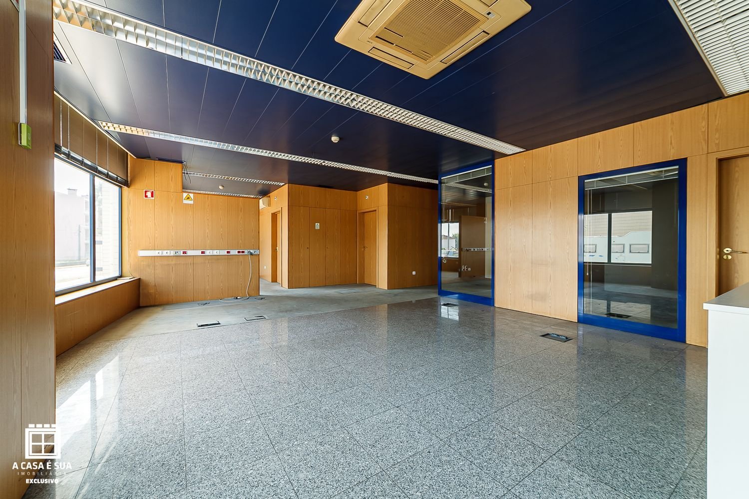 Коммерческая недвижимость 115м² в Оливейра ди Аземейш, Португалия № 341201