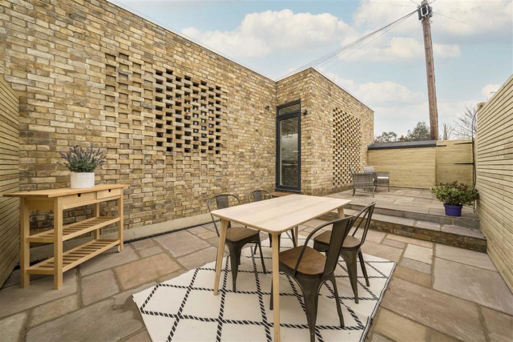 2 bedrooms House in Ladywell, United Kingdom No. 10065