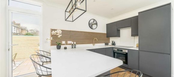 2 bedrooms House in Ladywell, United Kingdom No. 10065 3