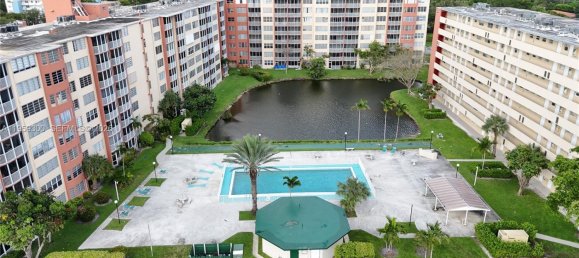 1 dormitorio propiedad comercial en alquiler en Miami, Miami-Dade, Florida, USA № 614272 2