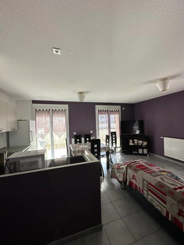 Studio à Échirolles, France No. 240319