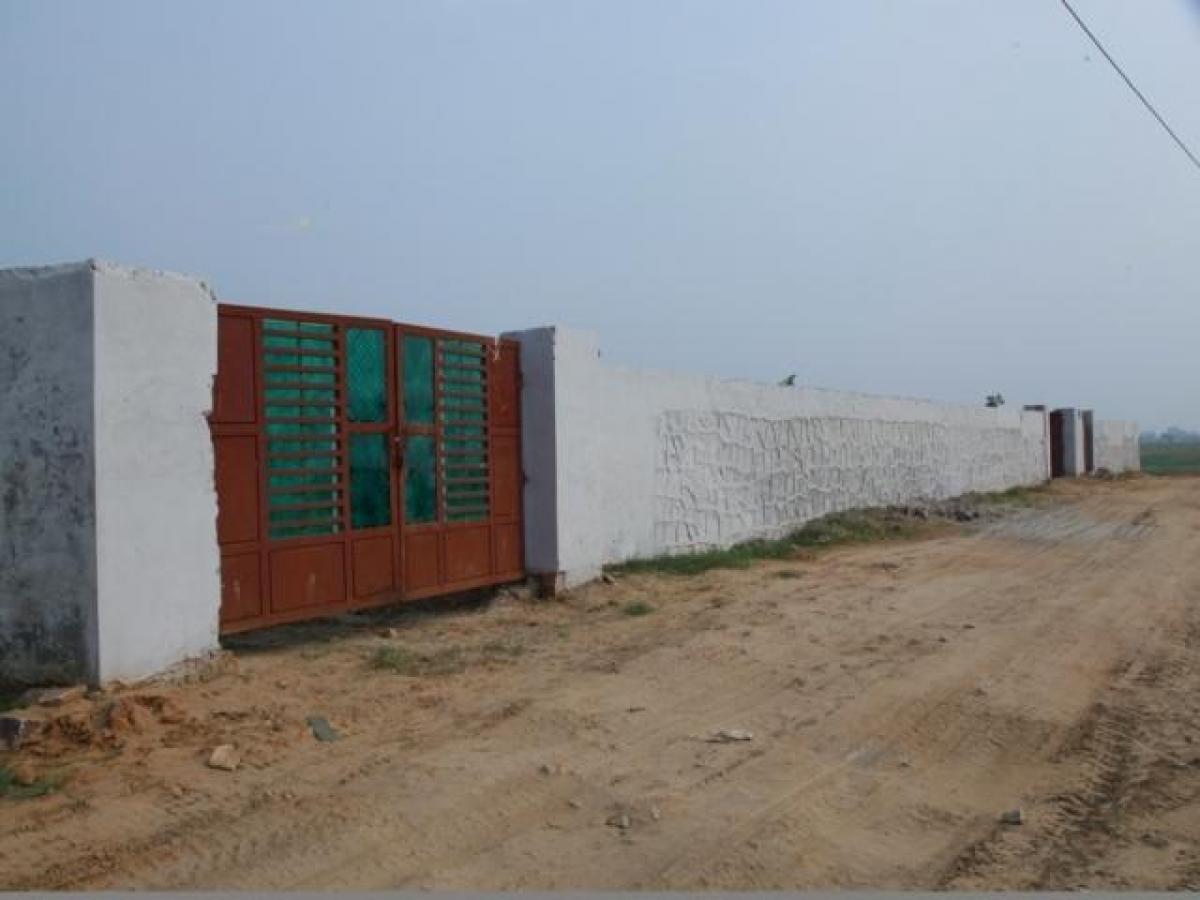  Land in Faridabad, India No. 38748
