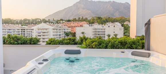 2 chambres Penthouse à Marbella, Spain No. 148071 3