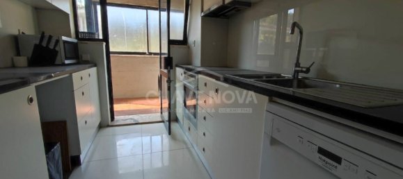 3 bedrooms Apartment in Porto, Portugal No. 37922 3