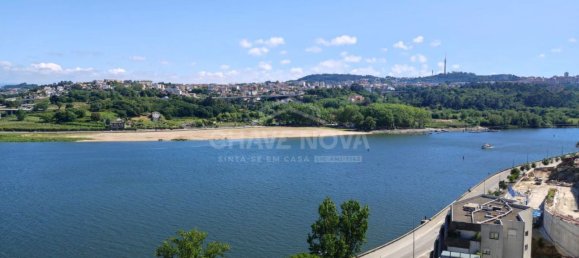 3 bedrooms Apartment in Porto, Portugal No. 37922 25