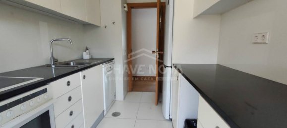 3 bedrooms Apartment in Porto, Portugal No. 37922 2