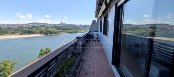 3 bedrooms Apartment in Porto, Portugal No. 37922 9