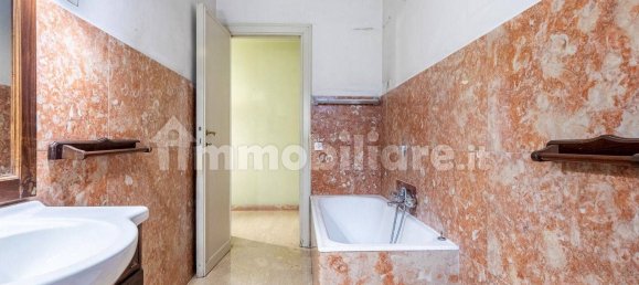 Квартира с 4 комнатами в Рим, Италия № 221166 6