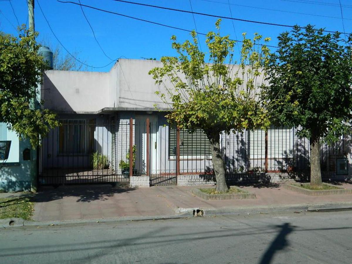 Casa T3 em Lobos, Argentina N.º 10972