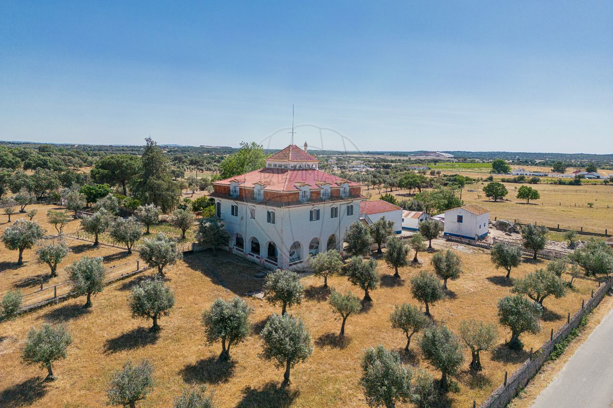 Дом с 13 спальнями в Эвора, Португалия № 28022