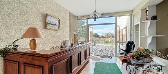 904m² Hotel in Chasnais, France No. 103133 2