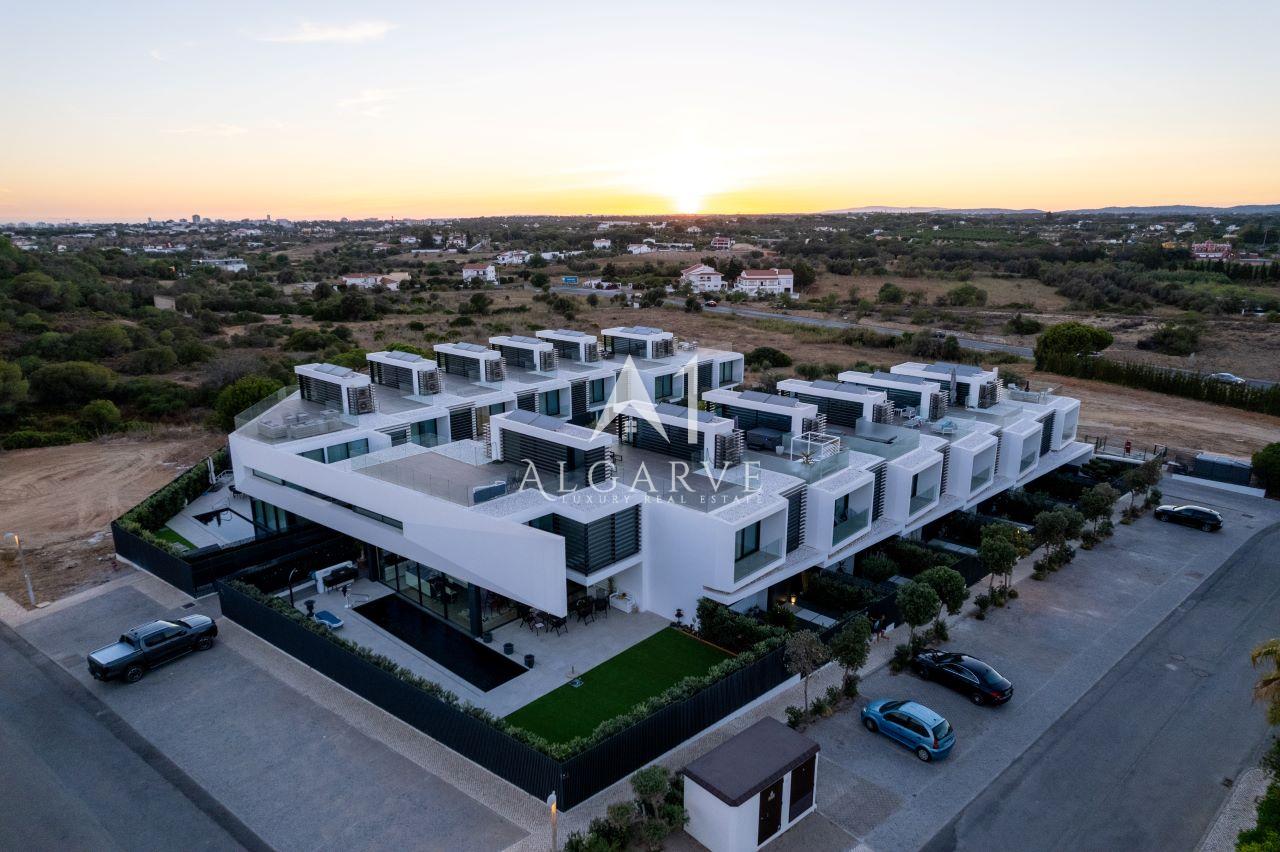 3 bedrooms Villa in Almancil, Portugal No. 137380