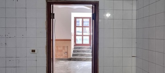 209m² Commercial property in Rome, Italy No. 315491 15