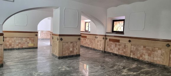 209m² Commercial property in Rome, Italy No. 315491 2