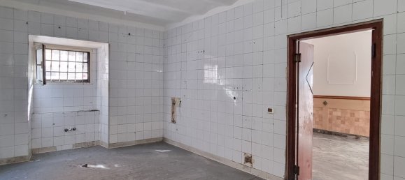 209m² Commercial property in Rome, Italy No. 315491 11