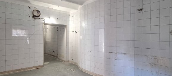 209m² Commercial property in Rome, Italy No. 315491 12