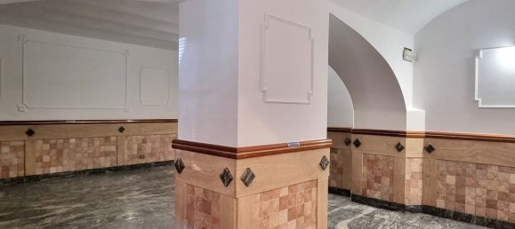 209m² Commercial property in Rome, Italy No. 315491 3