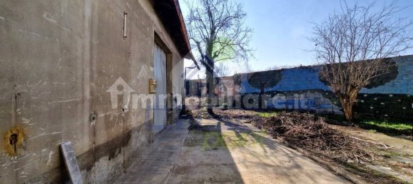 1 room Commercial property in Cremona, Italy No. 207355 4