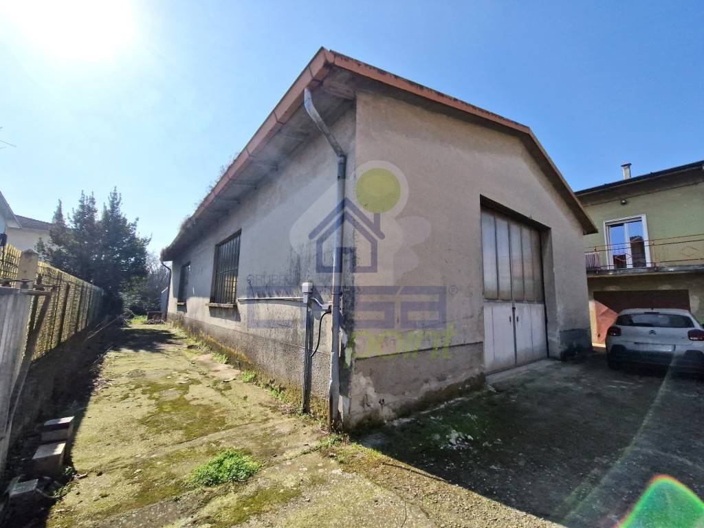 1 room Commercial property in Cremona, Italy No. 207355