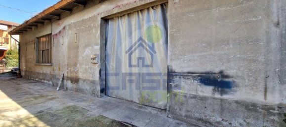 1 room Commercial property in Cremona, Italy No. 207355 3