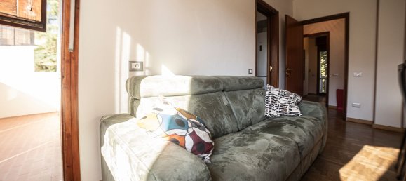 4 bedrooms Apartment in Calderara di Reno, Italy No. 330613 2