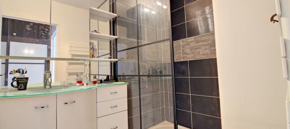 4 bedrooms Apartment in Poissy, France No. 180697 6