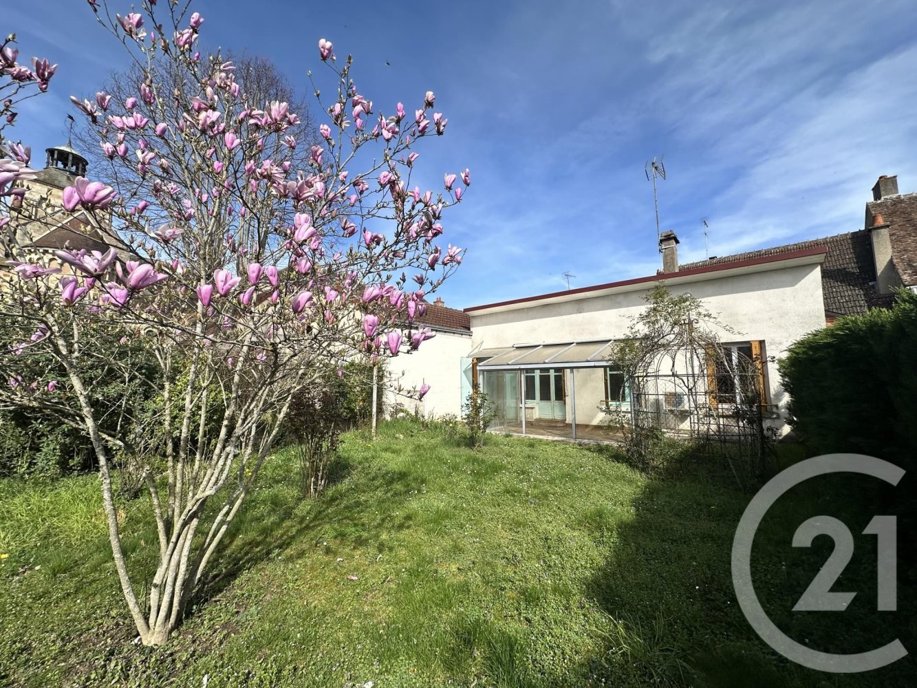 2 bedrooms House in Chateaumeillant, France No. 76828